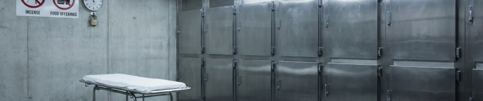 無機質な安置室