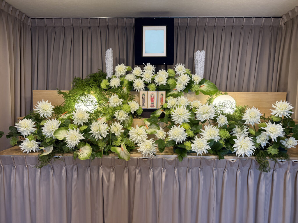 中野区 家族葬 花祭壇 ダリア